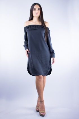 Черное свободное платье Серенити с открытыми плечами